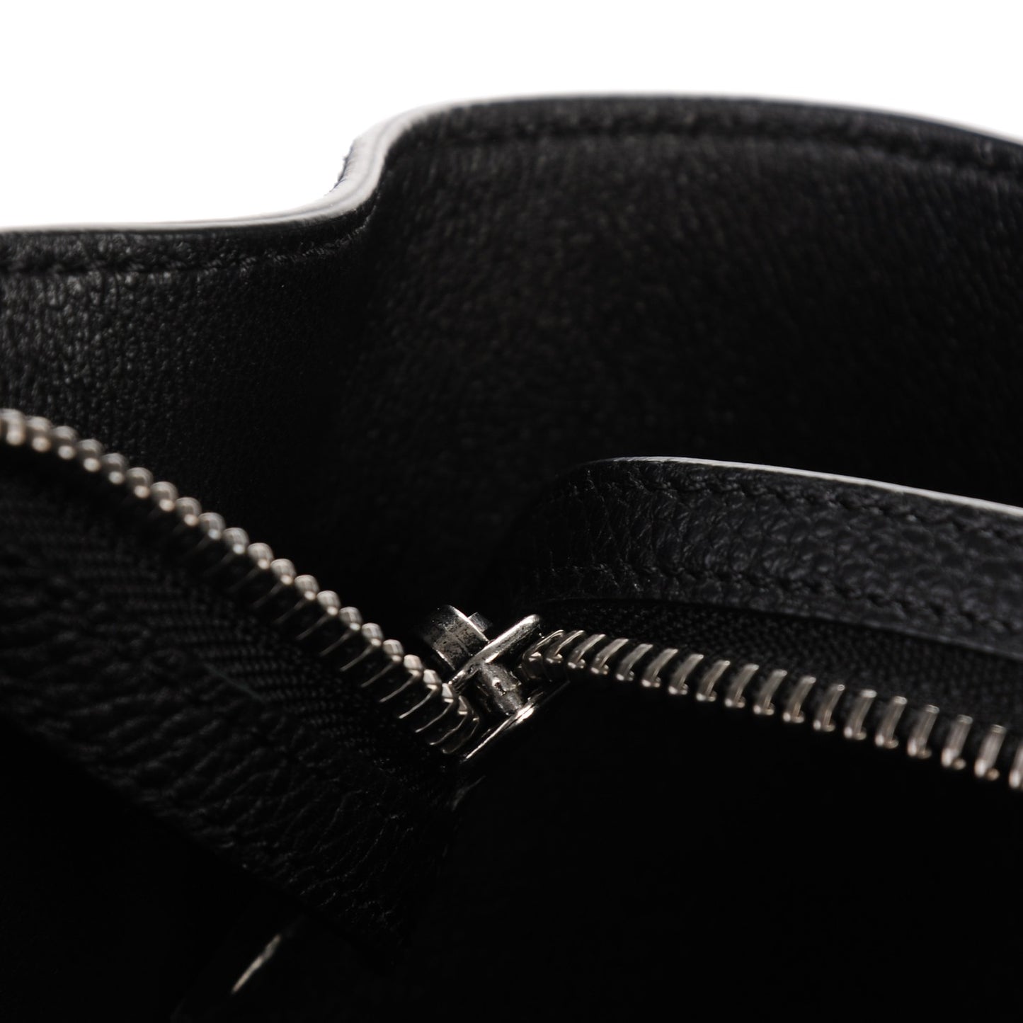 Drummed Calfskin Suede Medium Trapeze Black