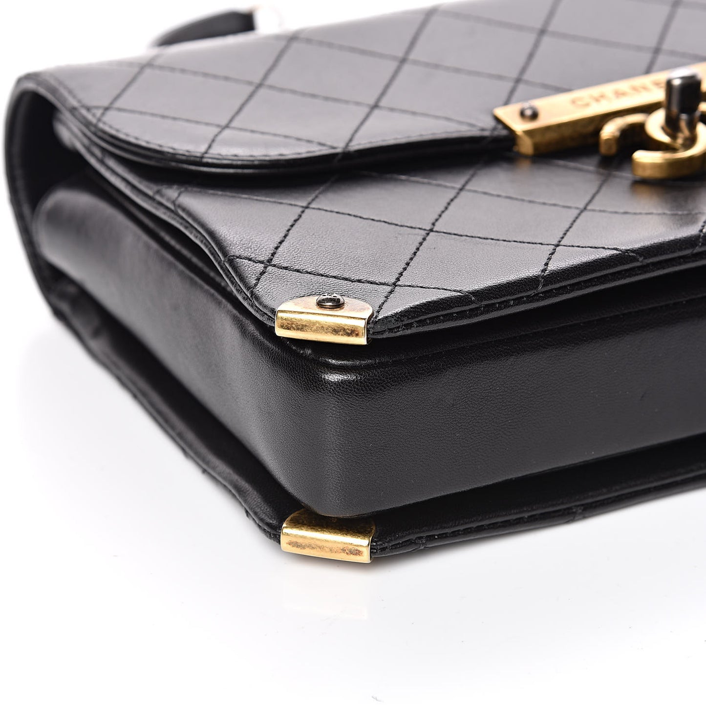 Shiny Lambskin Quilted Around The Corner Flap Black