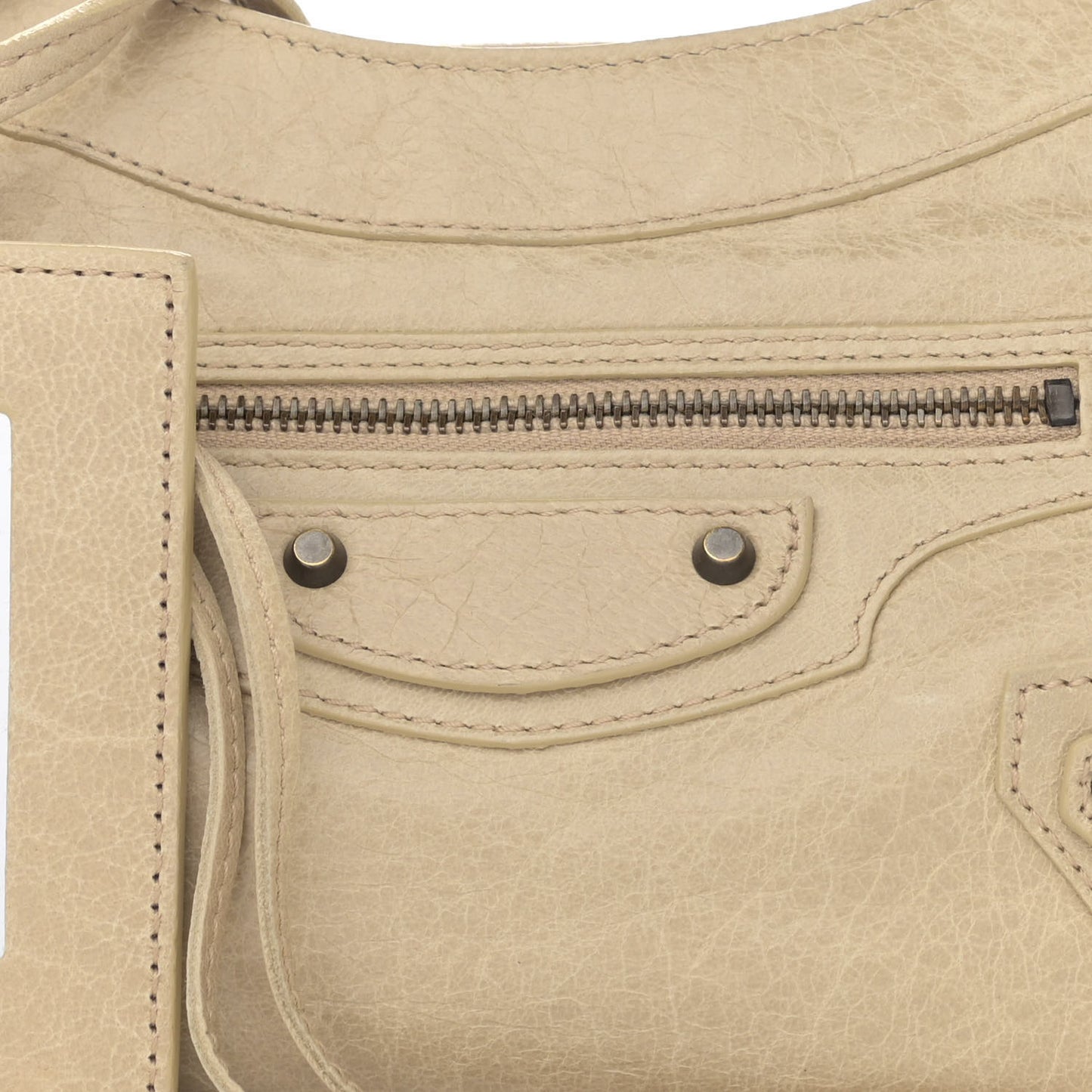 Chevre Classic Hardware Hip Praline