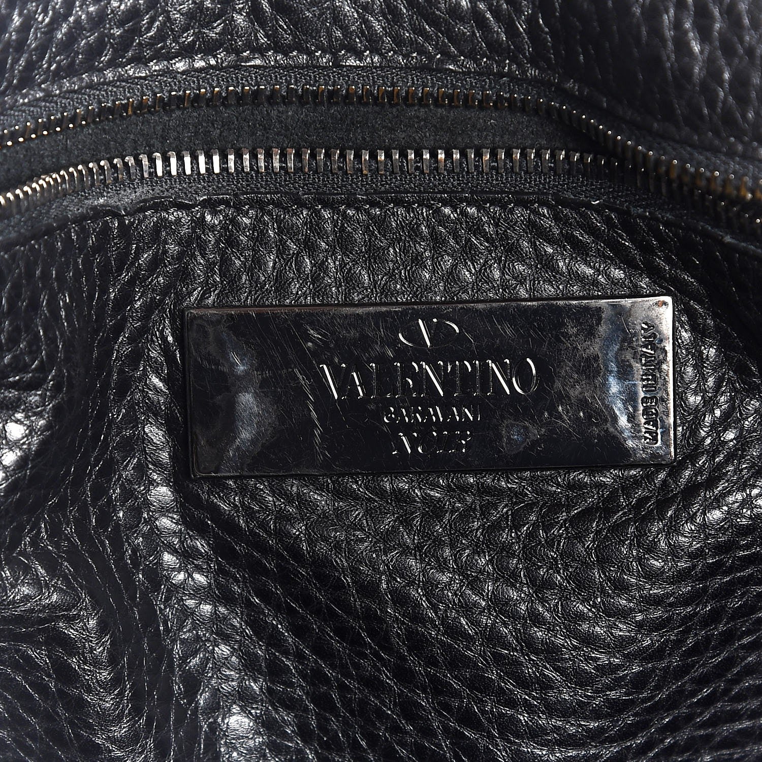 Valentino Garavani Grained Calfskin Onyx Medium Rockstud Rolling Tote Black 7 of 8