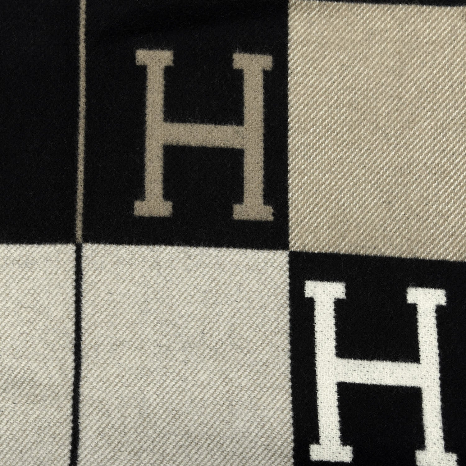 Hermes Wool Cashmere Avalon III Blanket Ecru Black 2 of 3