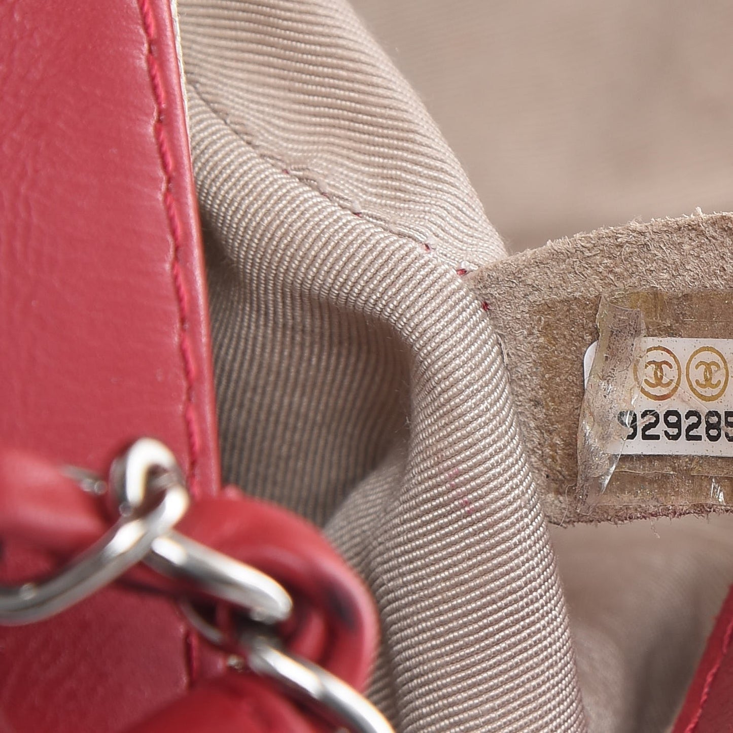 Lambskin Perforated Medium Punch Flap Red