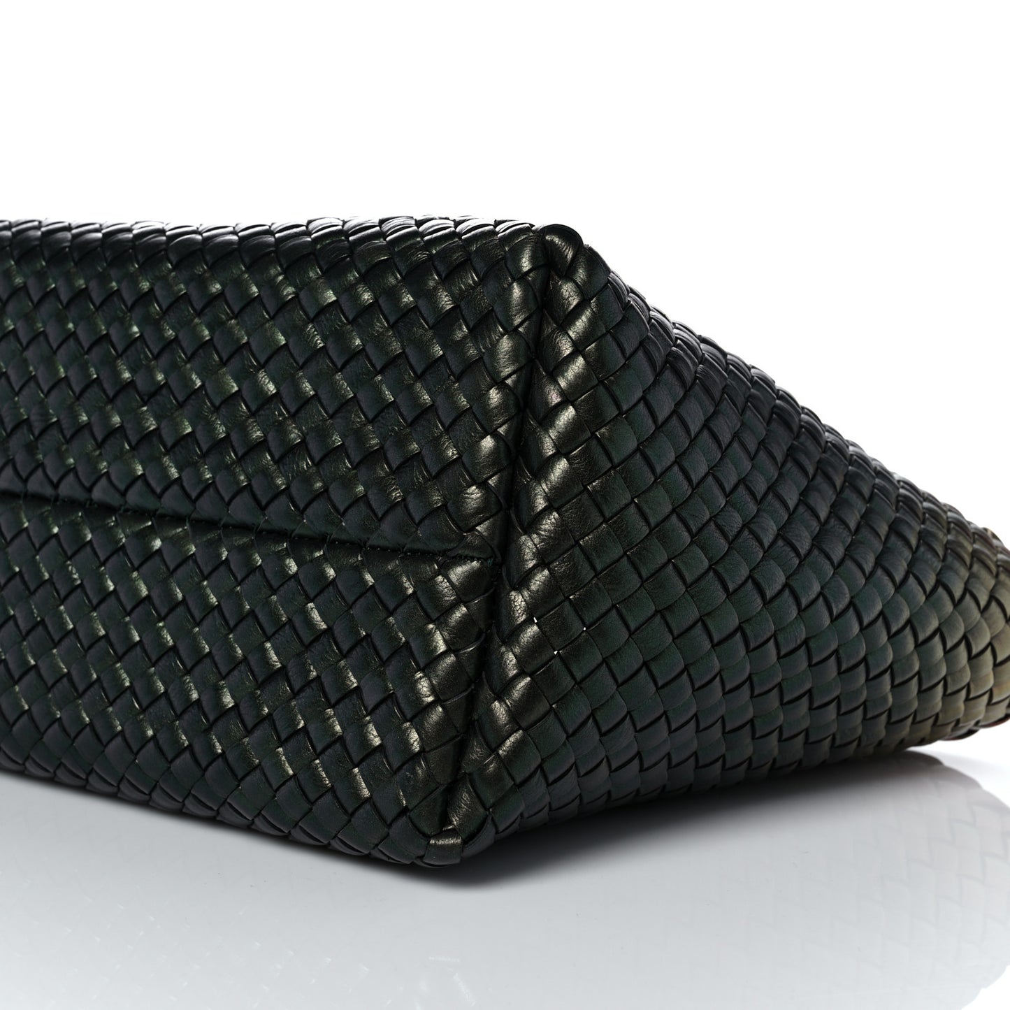 Iridescent Scarabee Intrecciato Medium Cabat