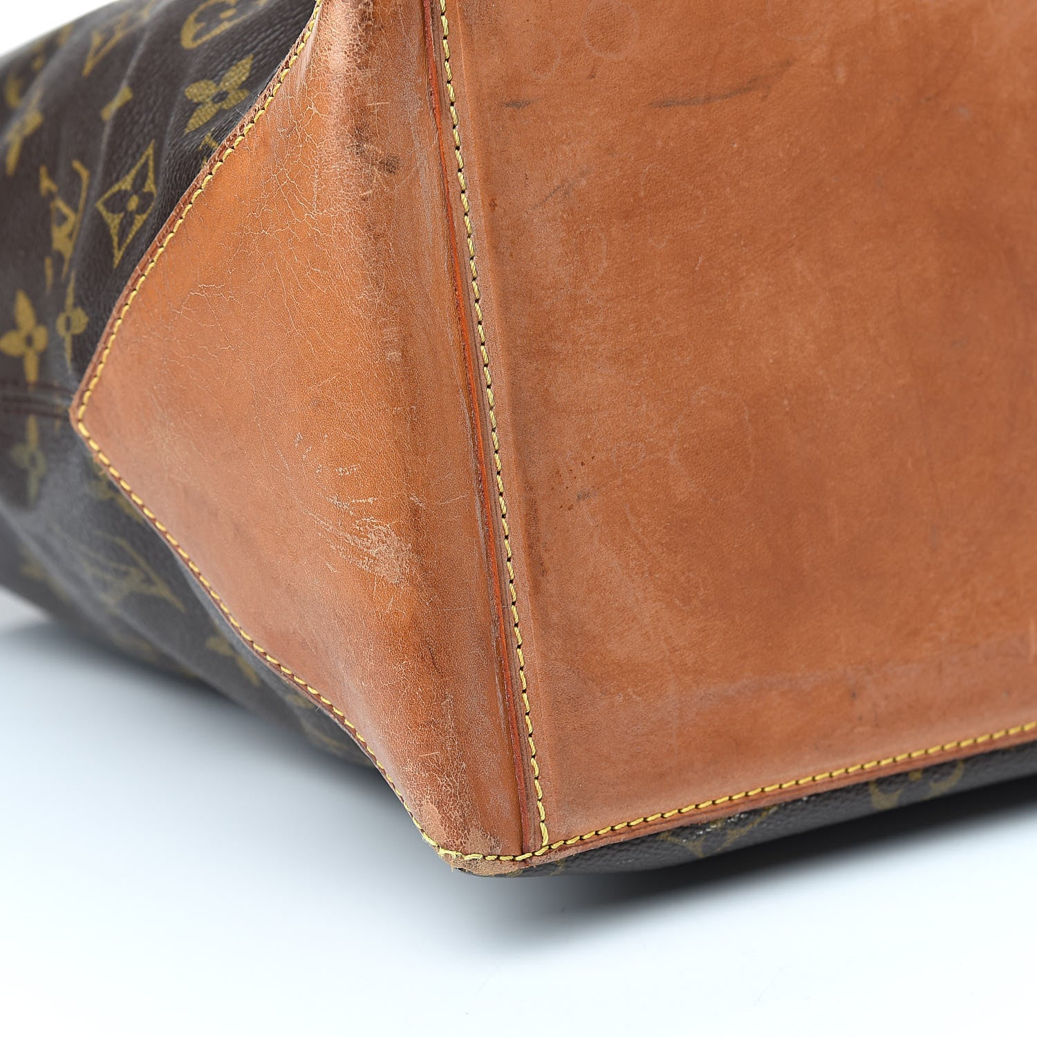 Louis Vuitton Monogram Cabas Mezzo 16 of 22