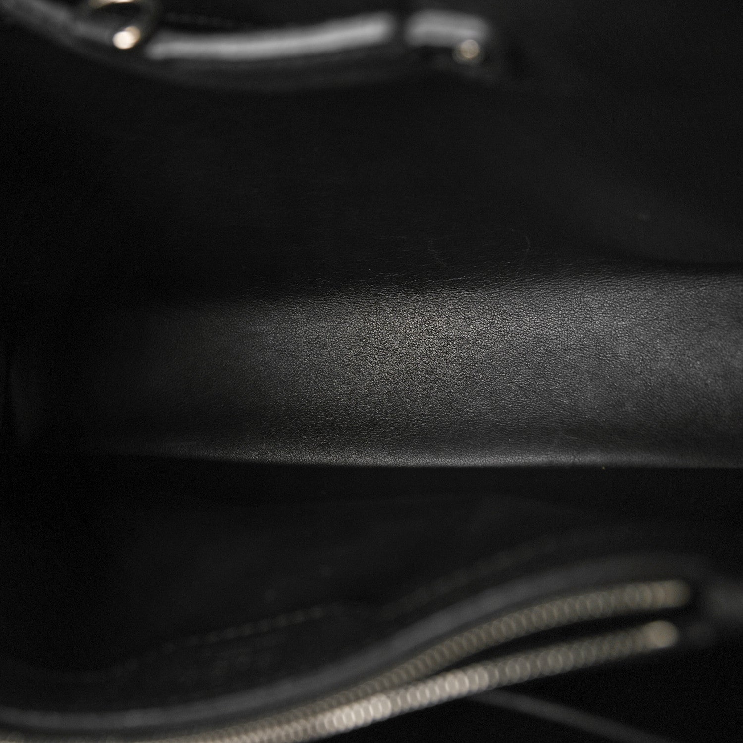 Louis Vuitton Taurillon Snakeskin Capucines MM Black 5 of 9