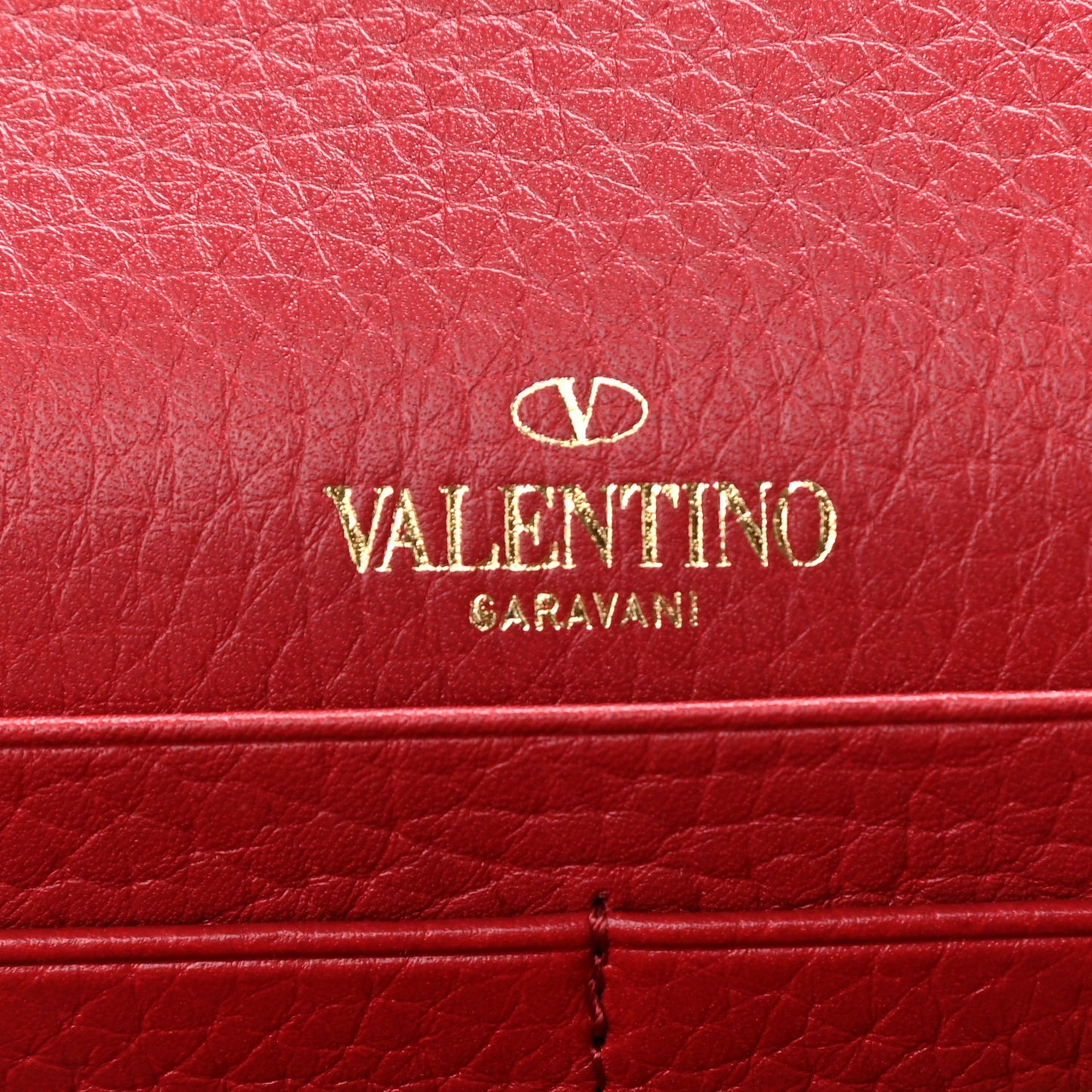 Pebbled Calfskin Rockstud Envelope Wallet on Chain Rosso Valentino