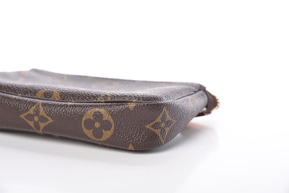 Louis Vuitton Monogram Mini Pochette Accessories 9 of 10