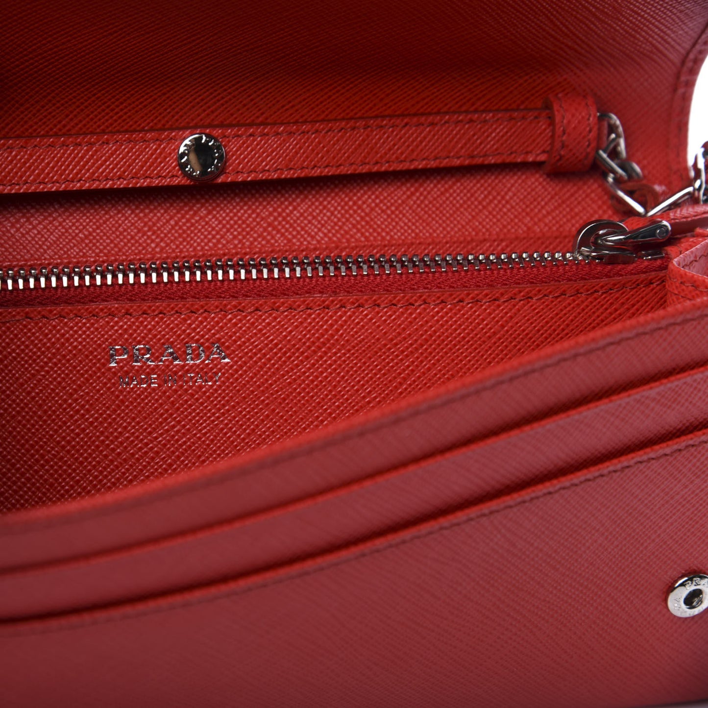 Saffiano Metal Oro Chain Wallet Lacca