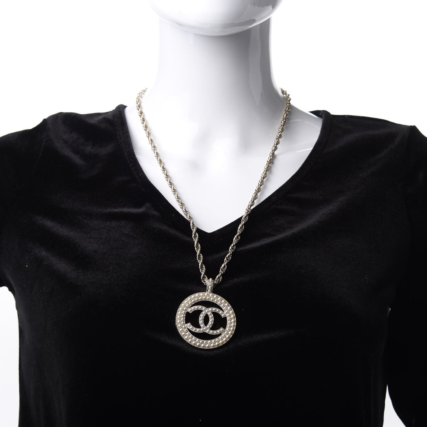 Pearl CC Round Pendant Necklace Gold