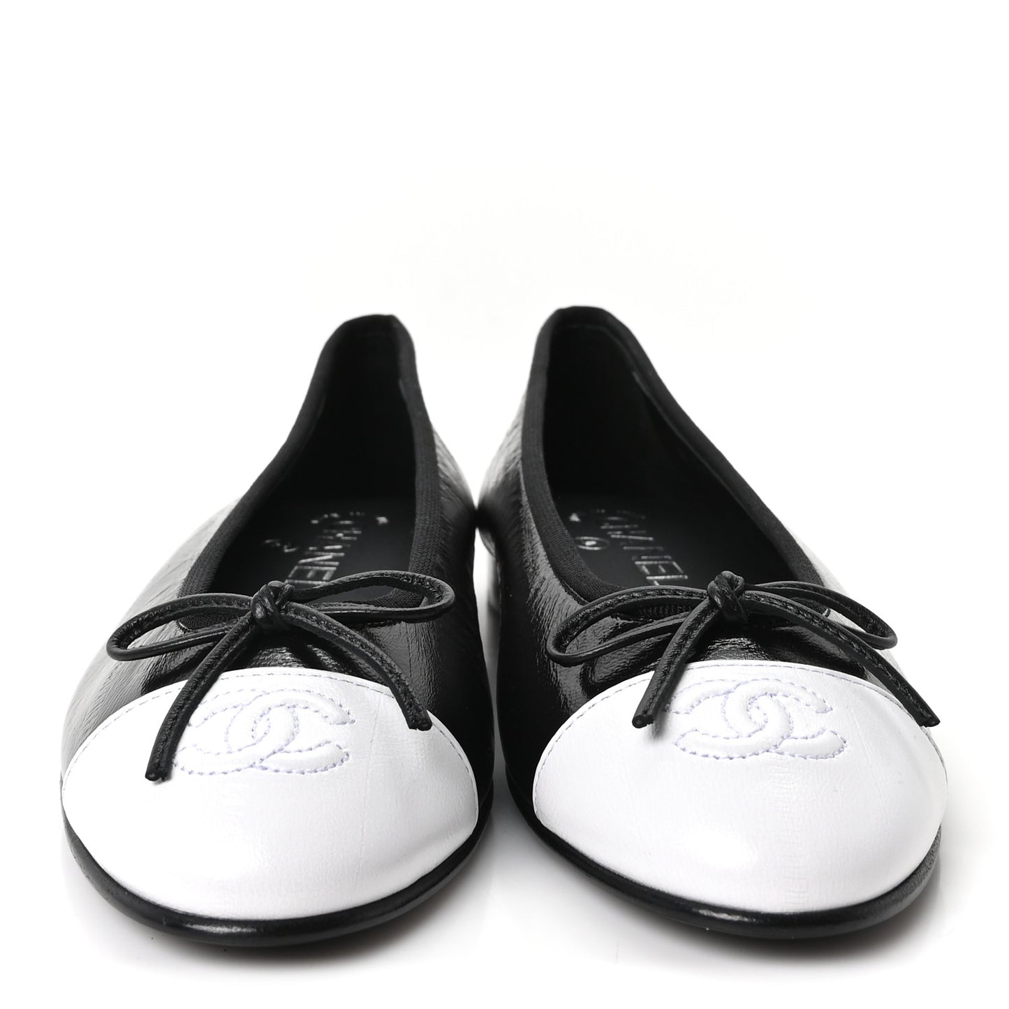 Crumpled Shiny Lambskin CC Cap Toe Ballerina Flats 37 Black White