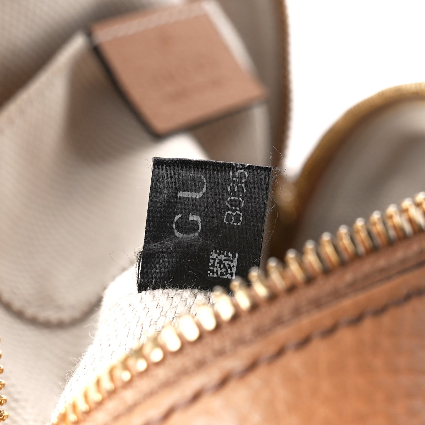 Pebbled Calfskin Small Soho Disco Bag Camelia