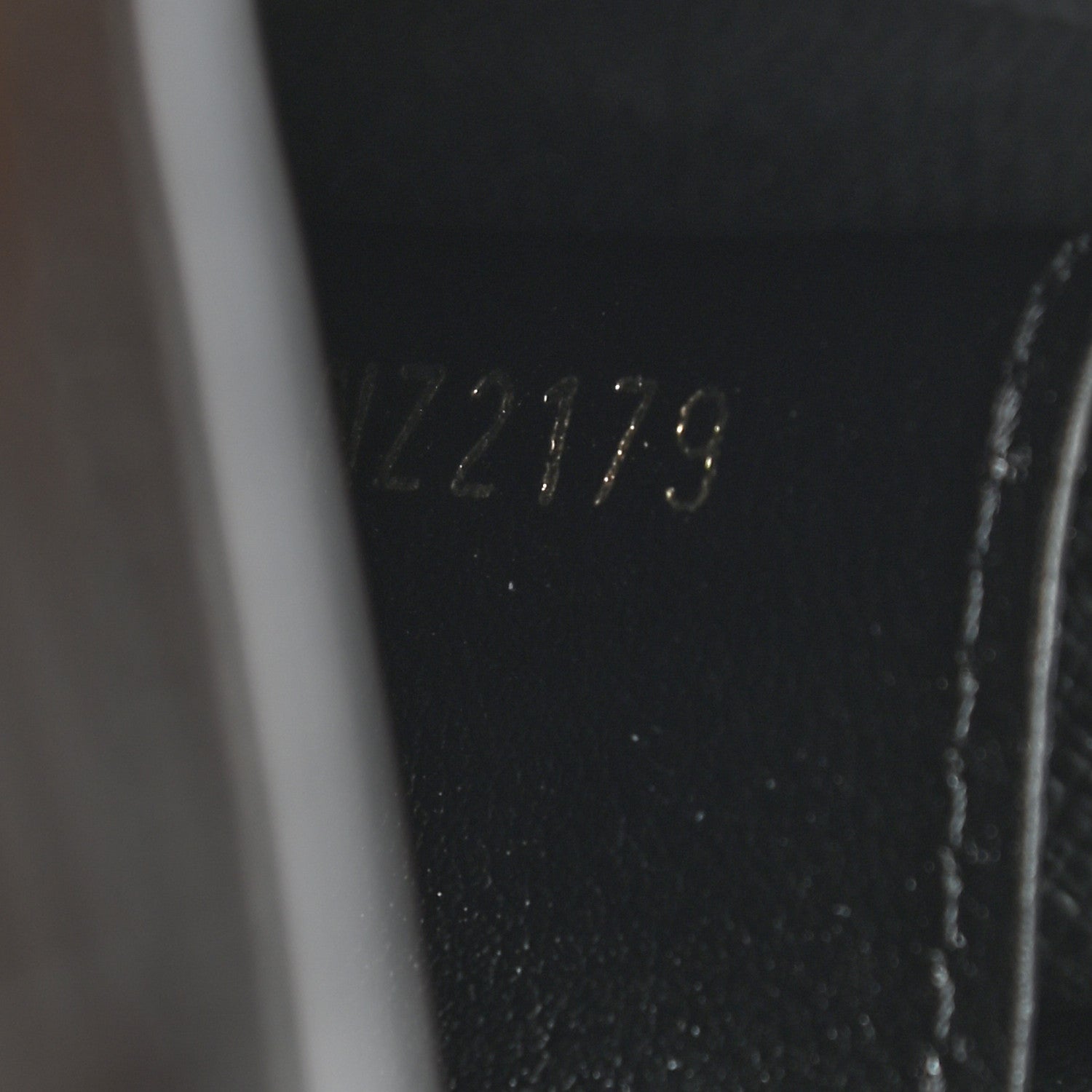 Louis Vuitton Epi Trunk Multicartes Black 8 of 8