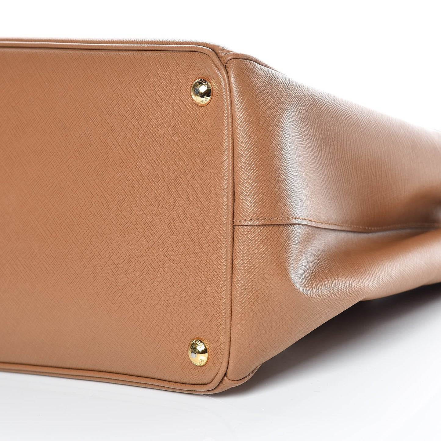 Saffiano Medium Galleria Double Zip Tote Caramel