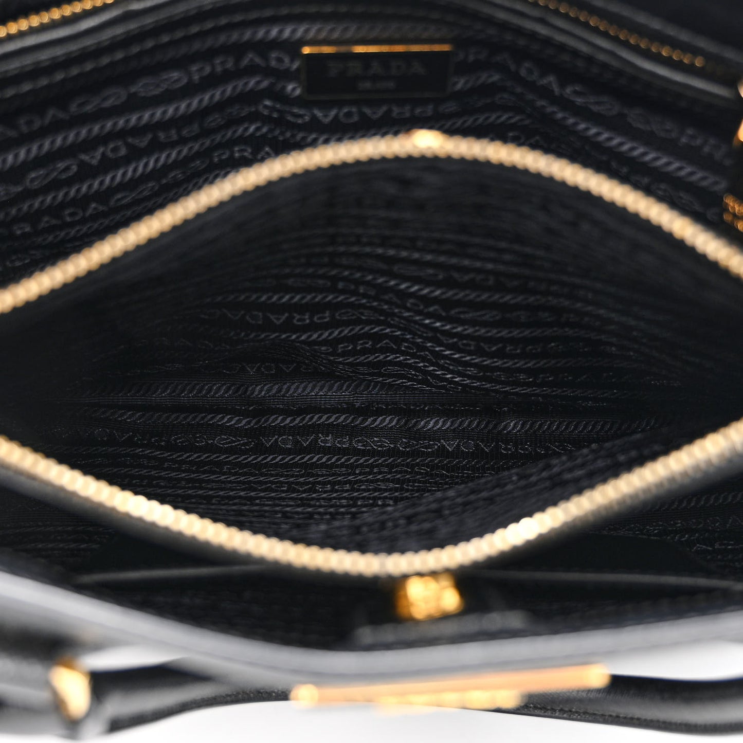 Saffiano Medium Galleria Double Zip Tote Black