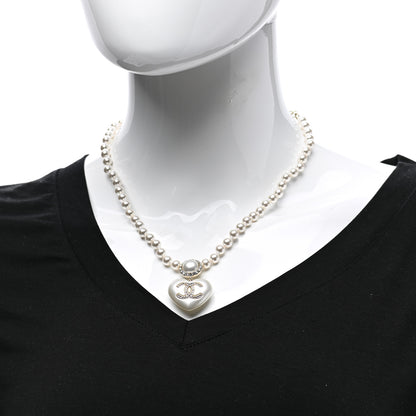 Chanel Pearl Crystal CC Heart Short Necklace Pearly White Gold 2 of 7