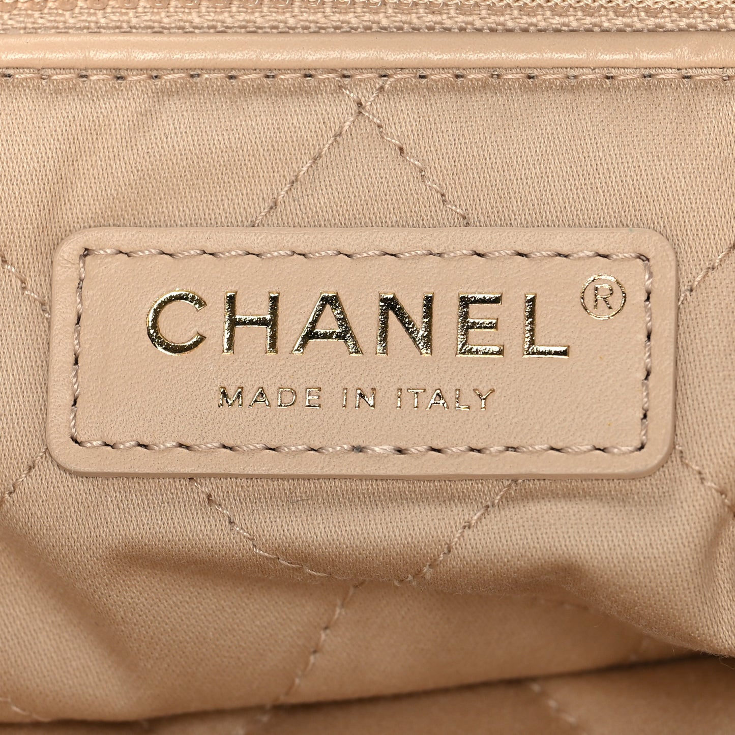Shiny Calfskin Quilted Chanel 22 White