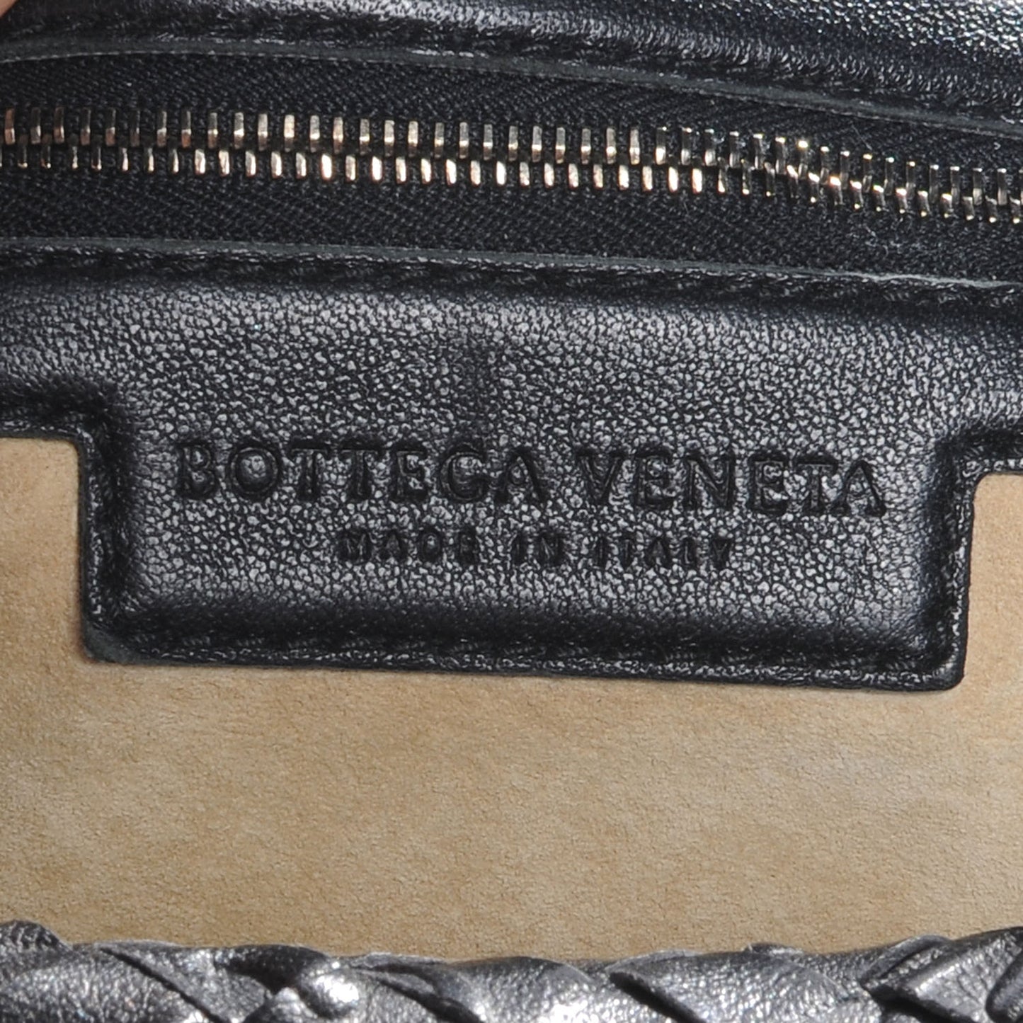 Nappa Intrecciato Embossed Medium Veneta Hobo Black