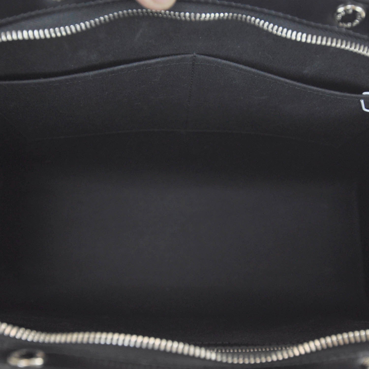 Louis Vuitton Epi Brea GM Black 7 of 9