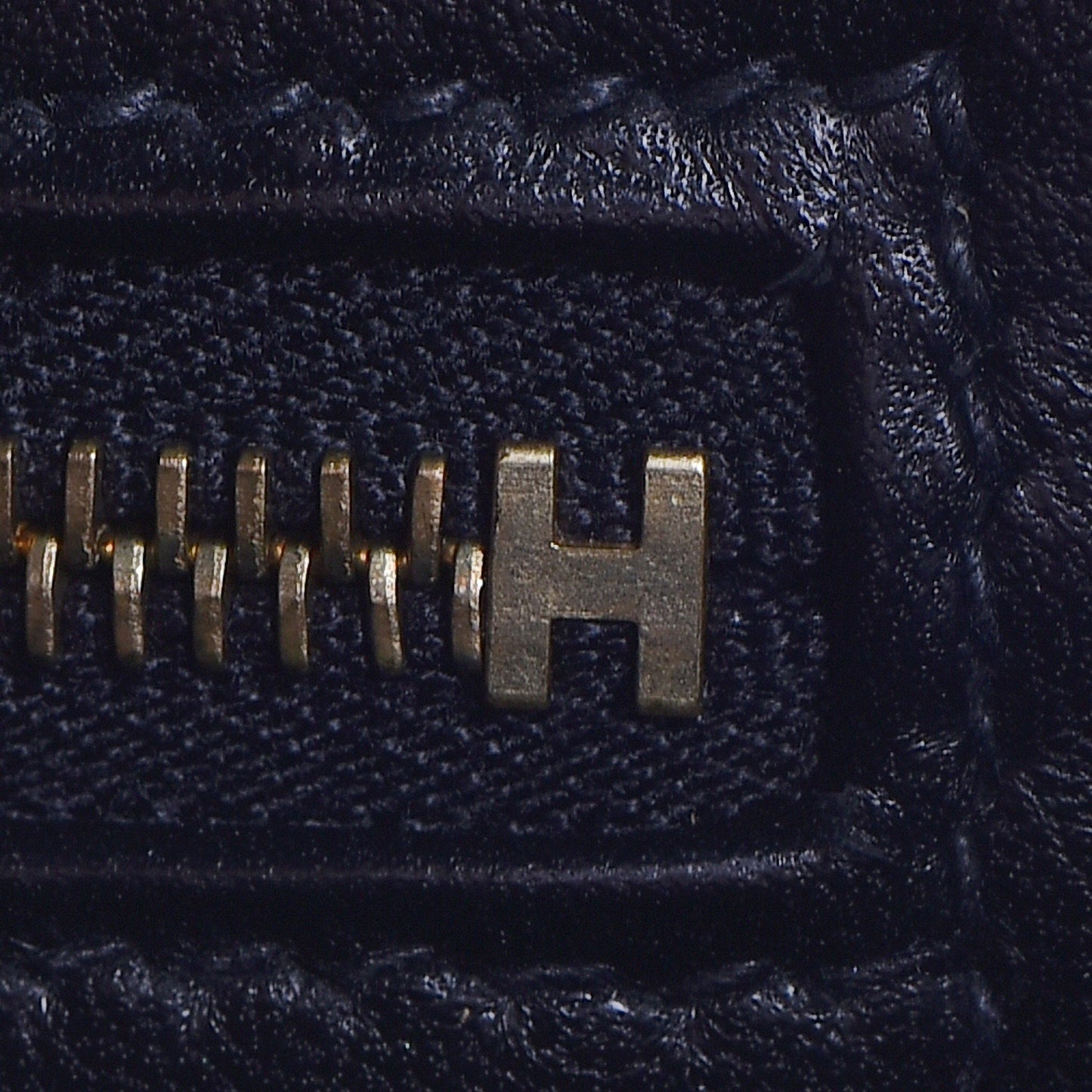 Epsom Constance 24 Black