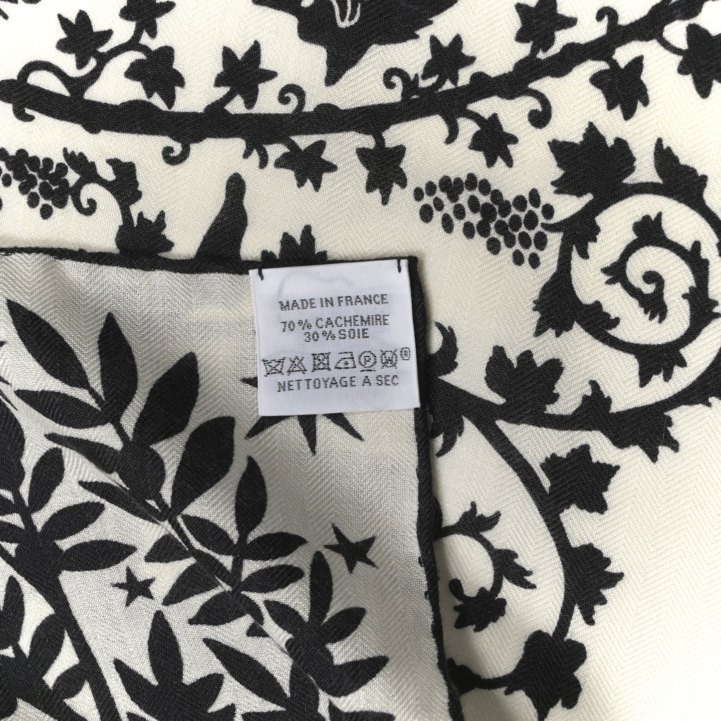 Cashmere Silk Sous Le Charme d'Orphee Shawl 140 White Black