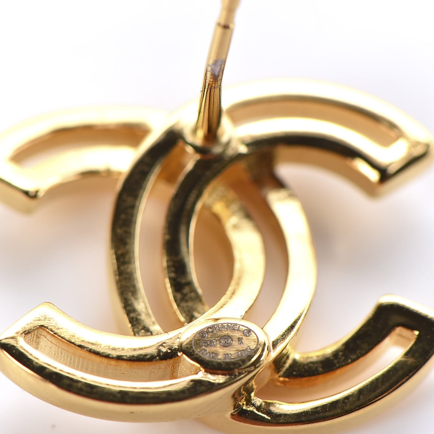 Metal Obazine CC Earrings Gold