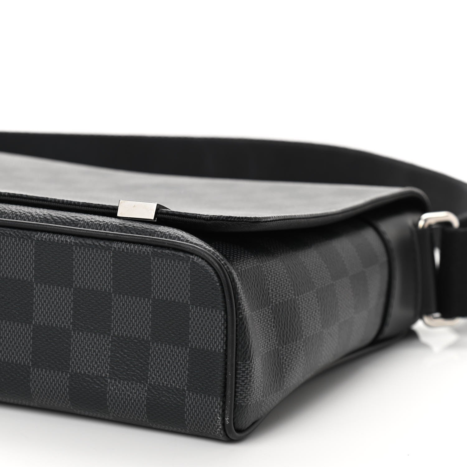 Louis Vuitton Damier Graphite District PM 9 of 9