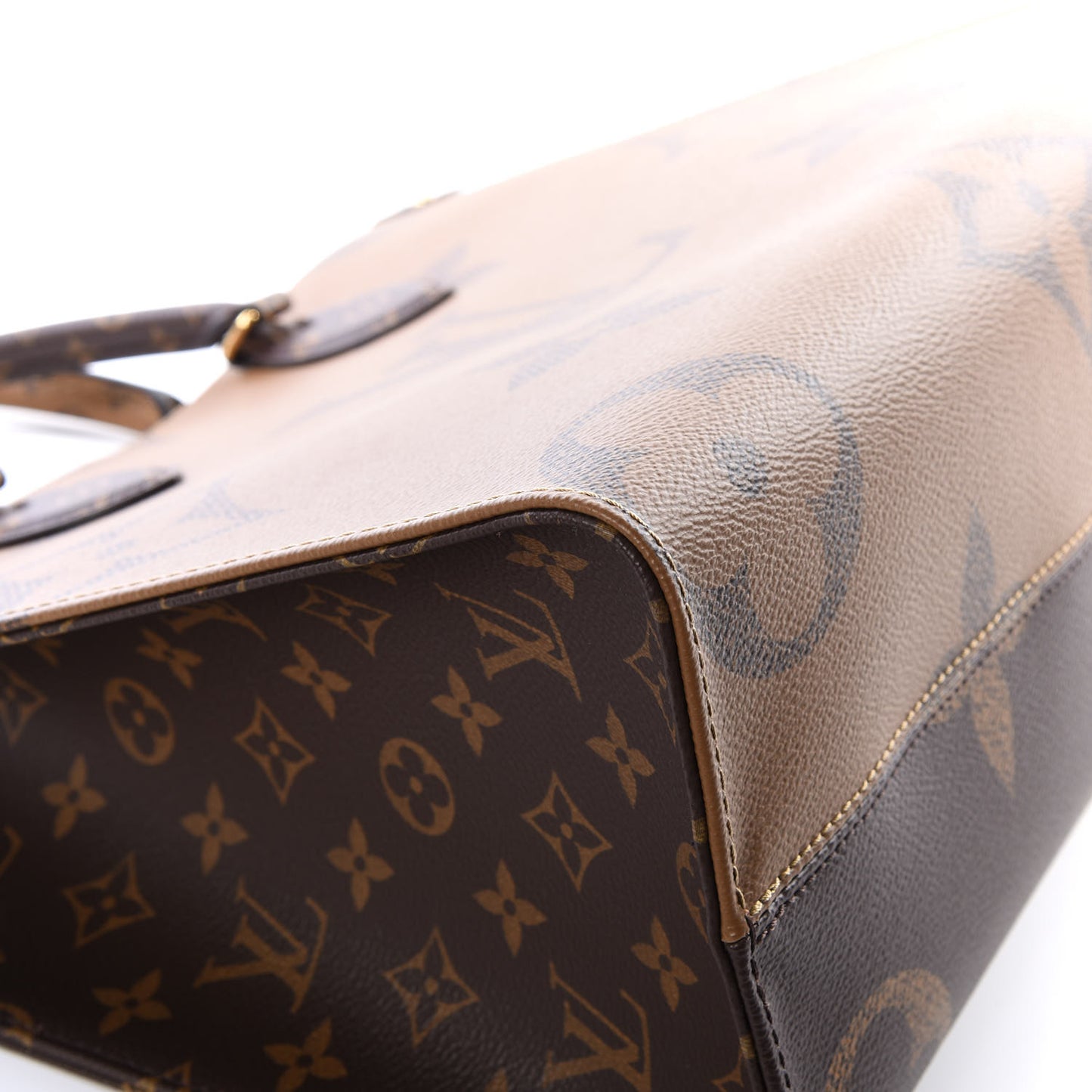 Reverse Monogram Giant Onthego MM