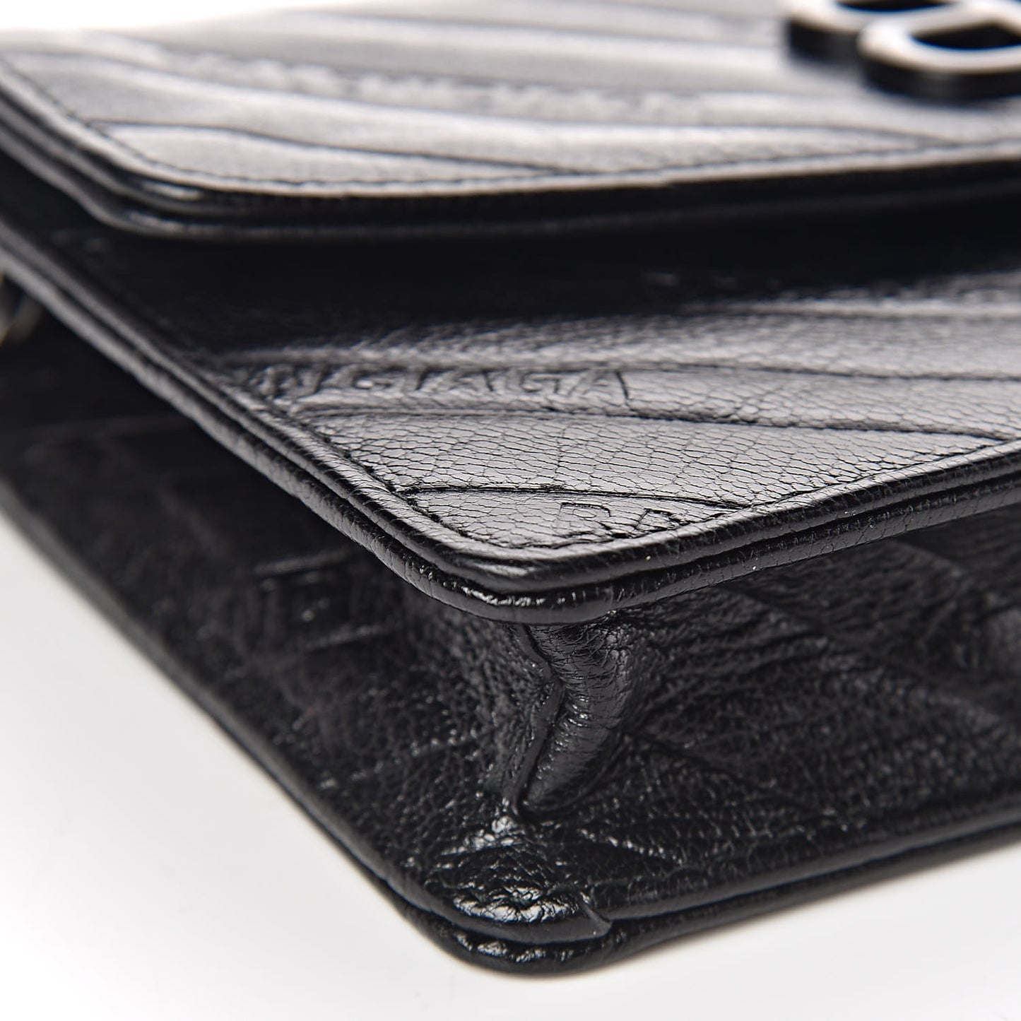 Shiny Goatskin Logo Embossed Monochrome BB Wallet On Chain Black