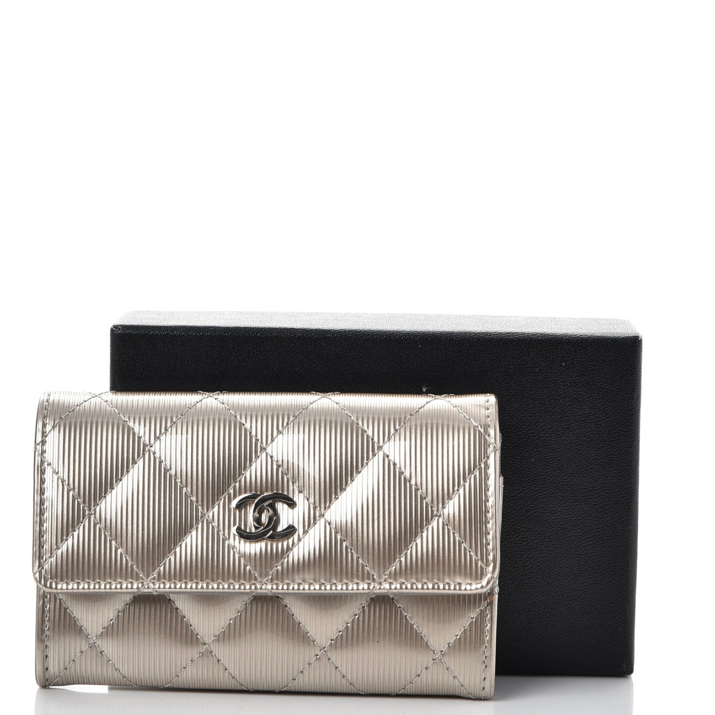 Striated Patent Quilted Card Holder Beige