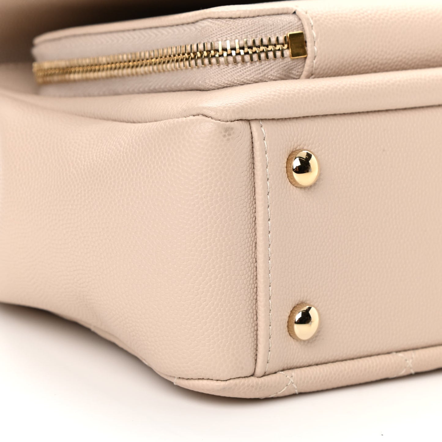 Caviar Quilted Medium Business Affinity Flap Beige