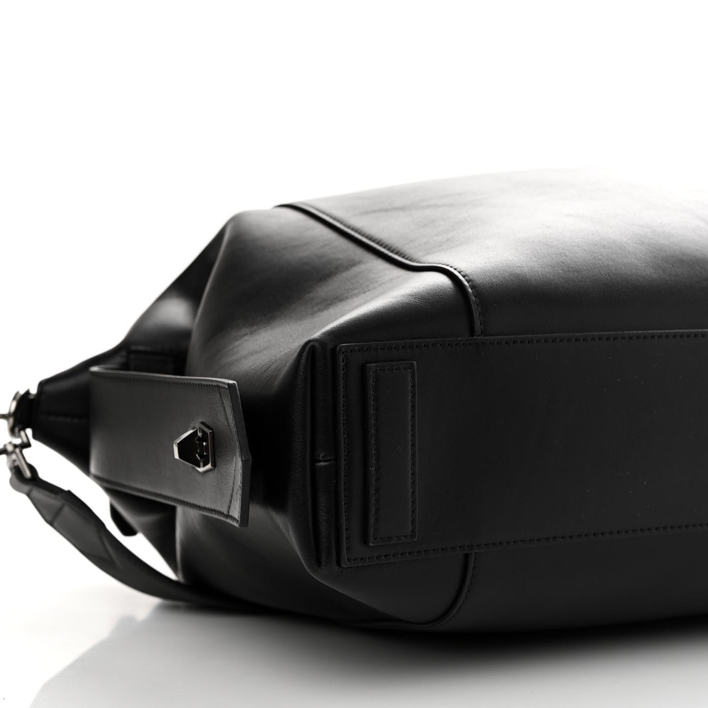 Smooth Calfskin Medium Soft Antigona Black