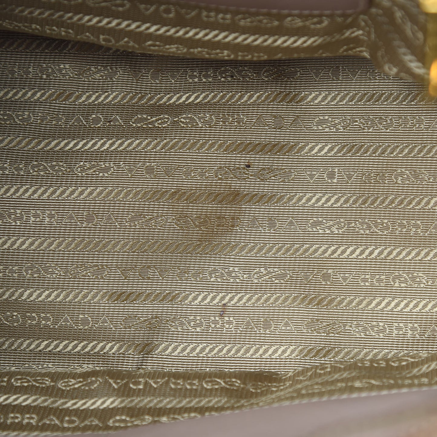 Saffiano Medium Galleria Double Zip Tote Cammeo