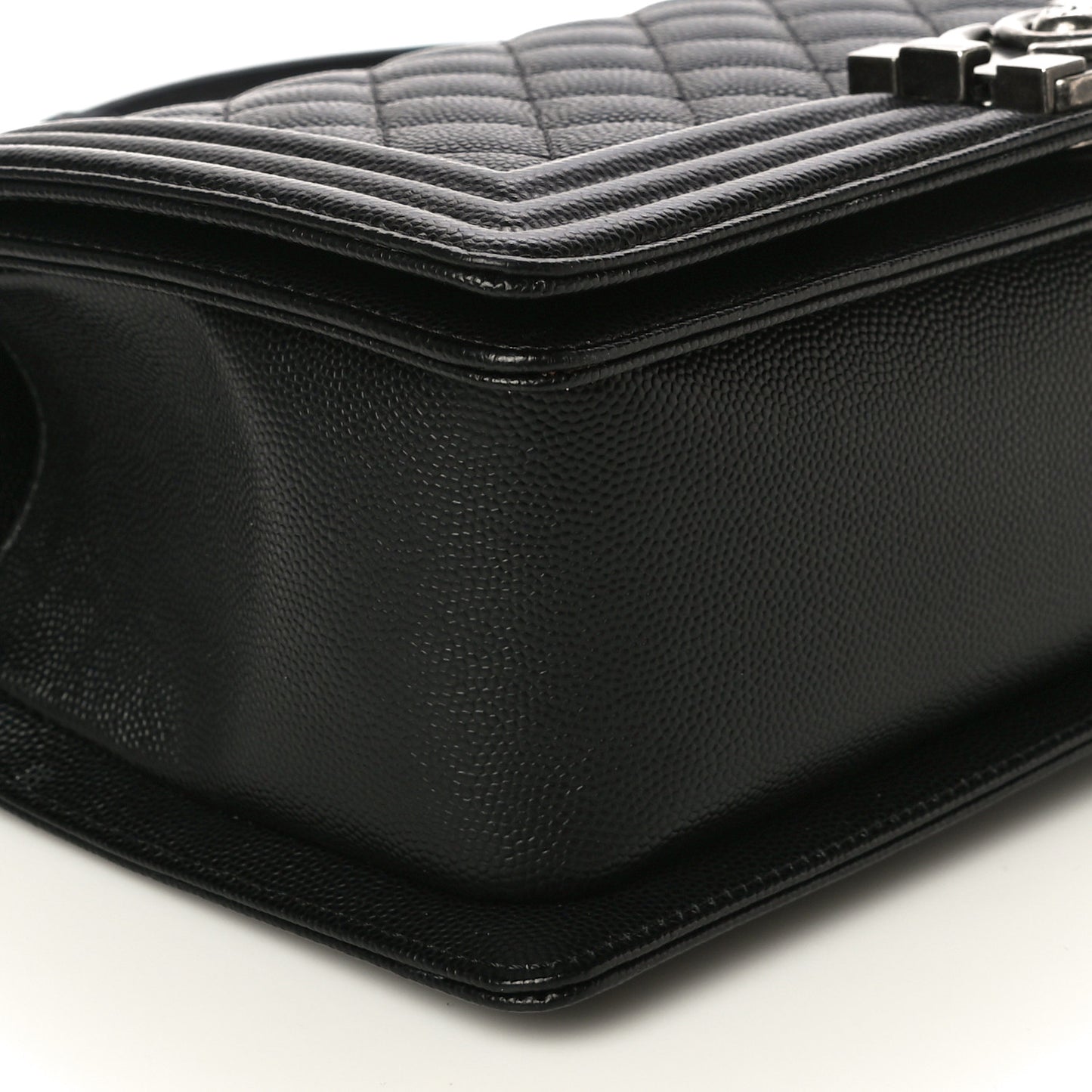 Caviar Quilted Medium Boy Flap Black