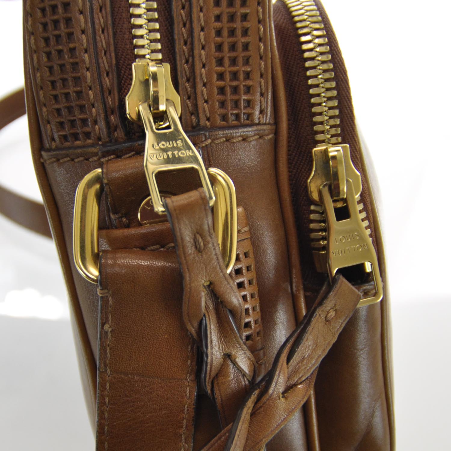 Louis Vuitton Bequia Trotter MM Carmel 4 of 8