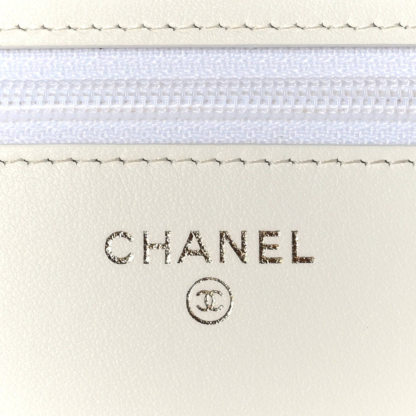 Caviar Quilted Boy Wallet On Chain WOC White