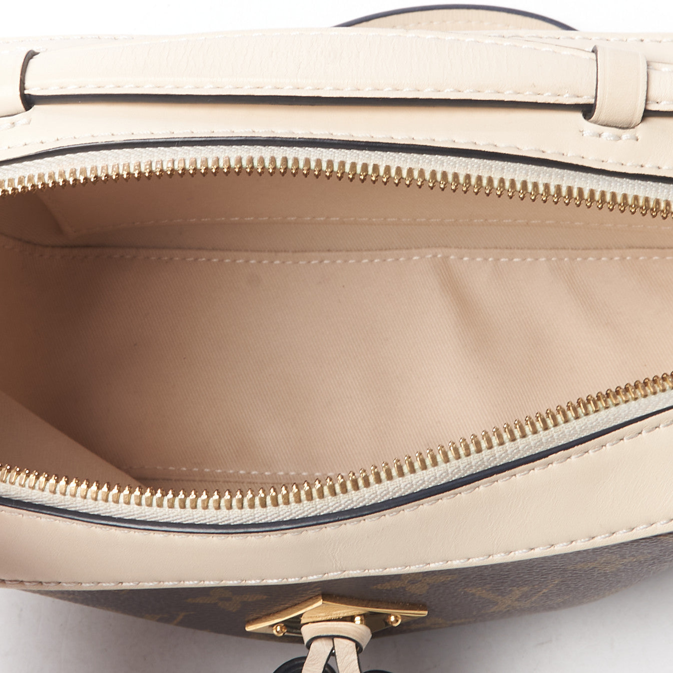 Louis Vuitton Monogram Saintonge Creme 5 of 8