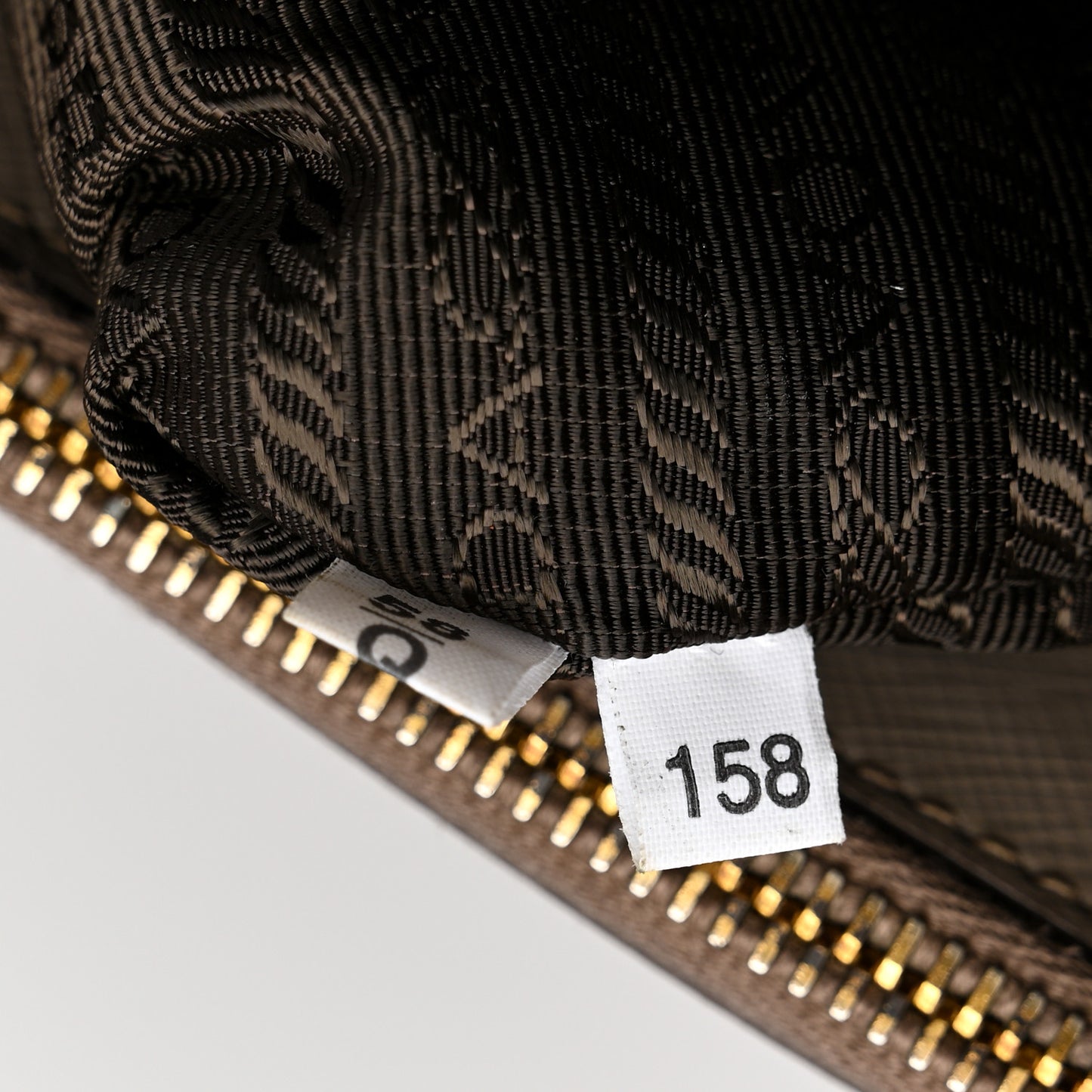Saffiano Large Galleria Double Zip Tote Argilla