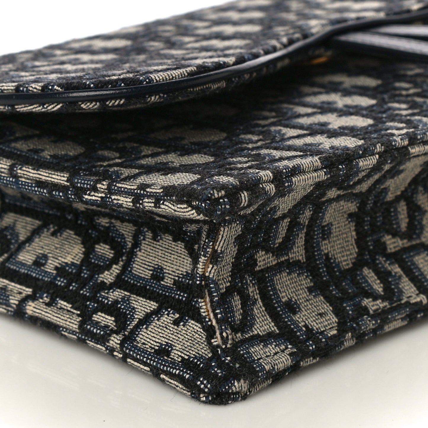Oblique Saddle Chain Pouch Blue