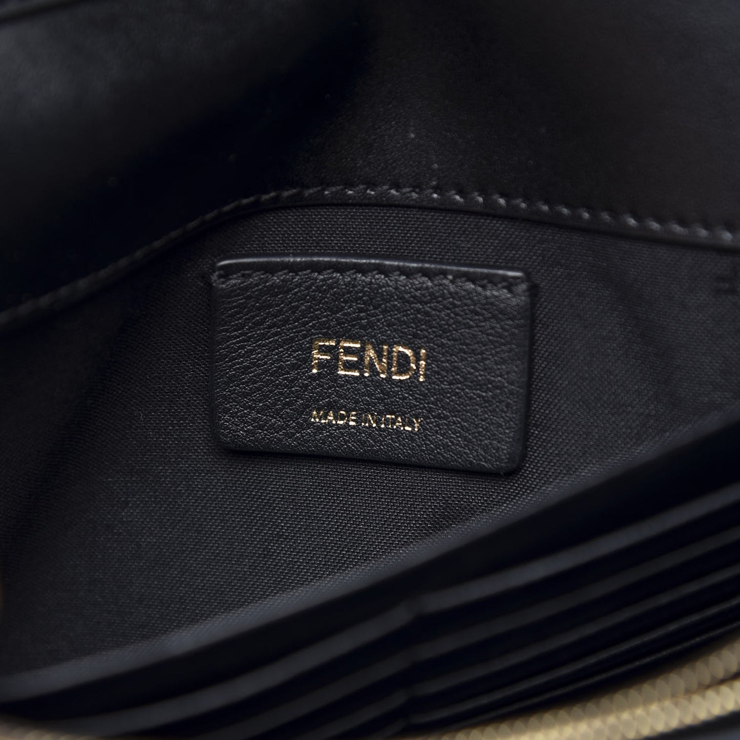 Vitello Liberty Lucido F is Fendi Wallet on Chain Black