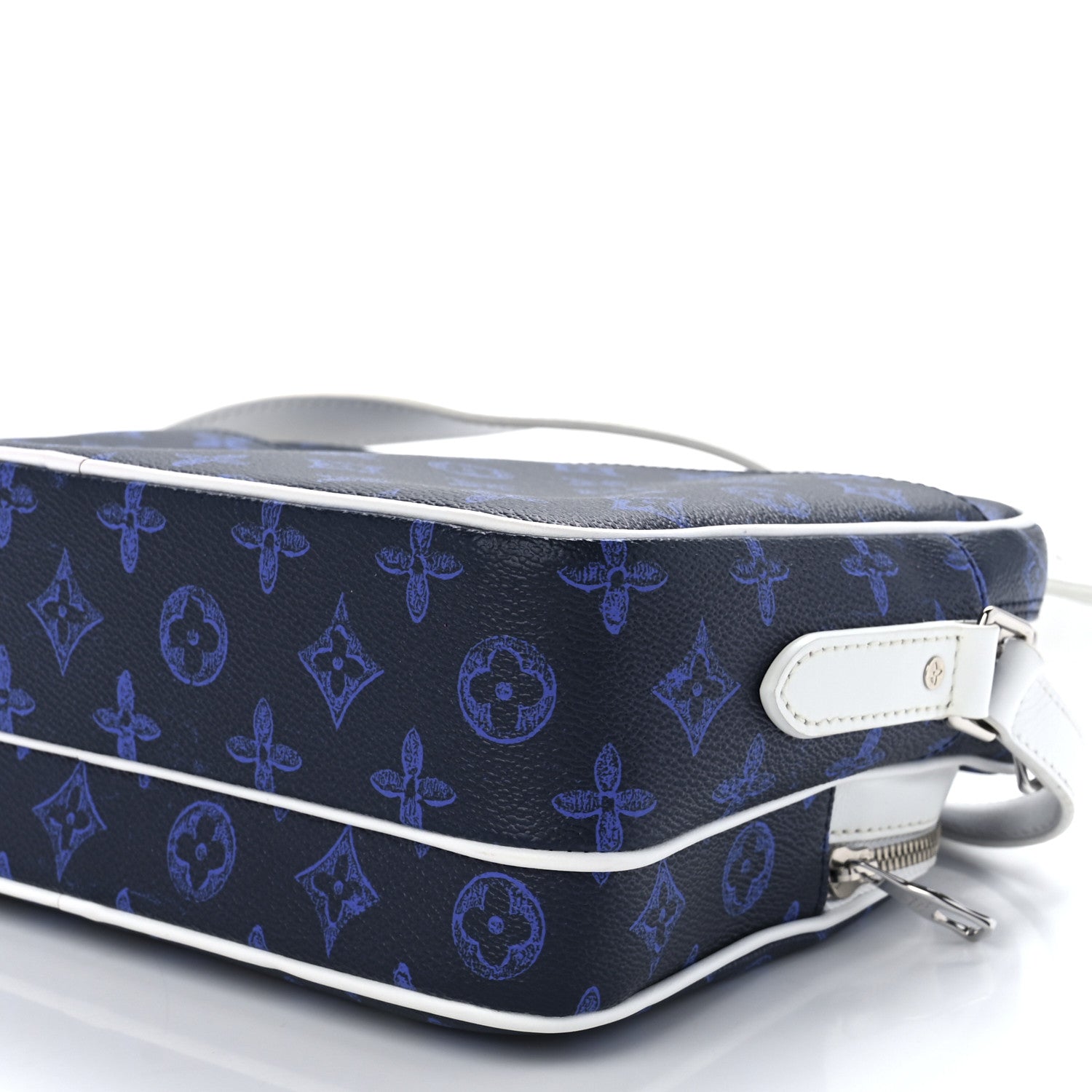 Louis Vuitton Monogram Everyday LV Discovery Messenger Blue 11 of 11