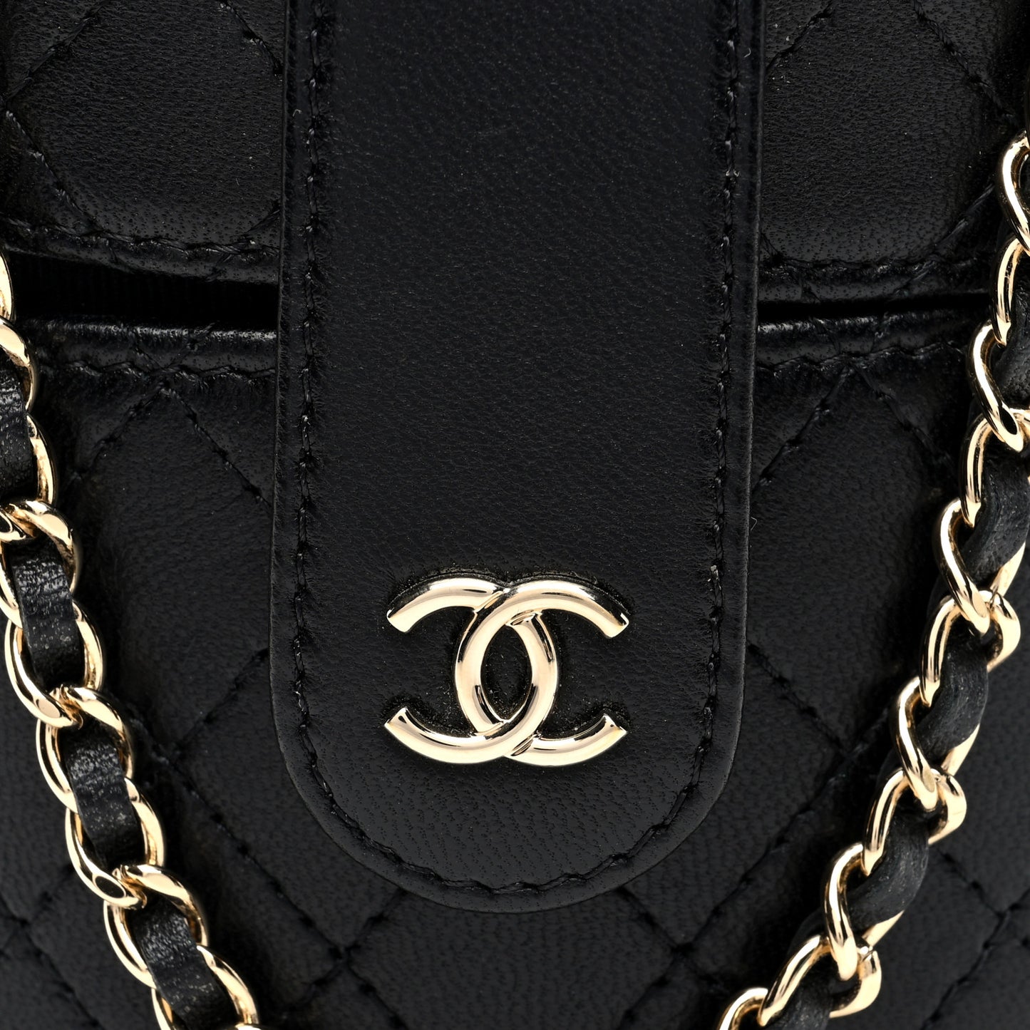 Lambskin Quilted Mini Round Vanity Case With Chain Black