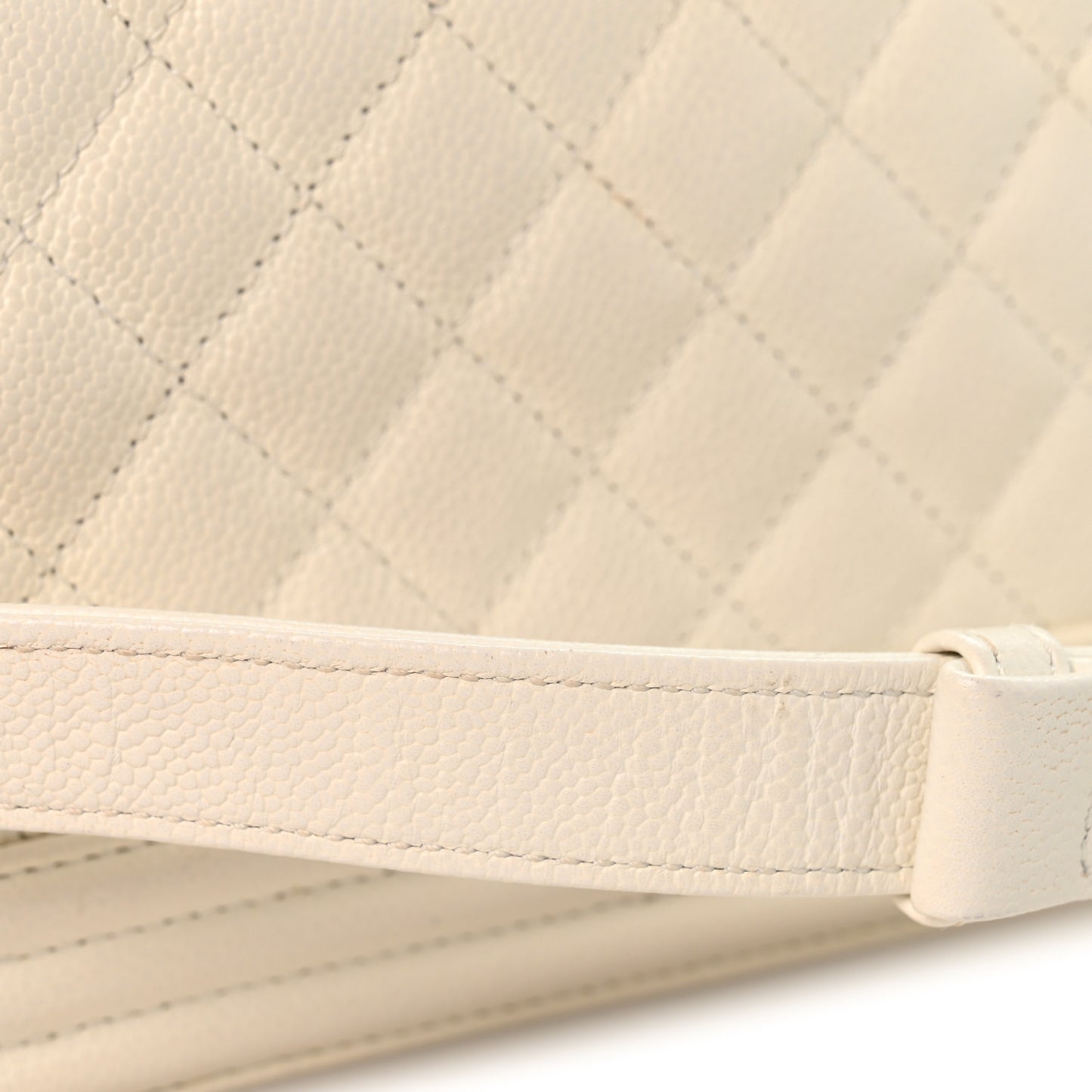 Caviar Quilted Medium Boy Flap White