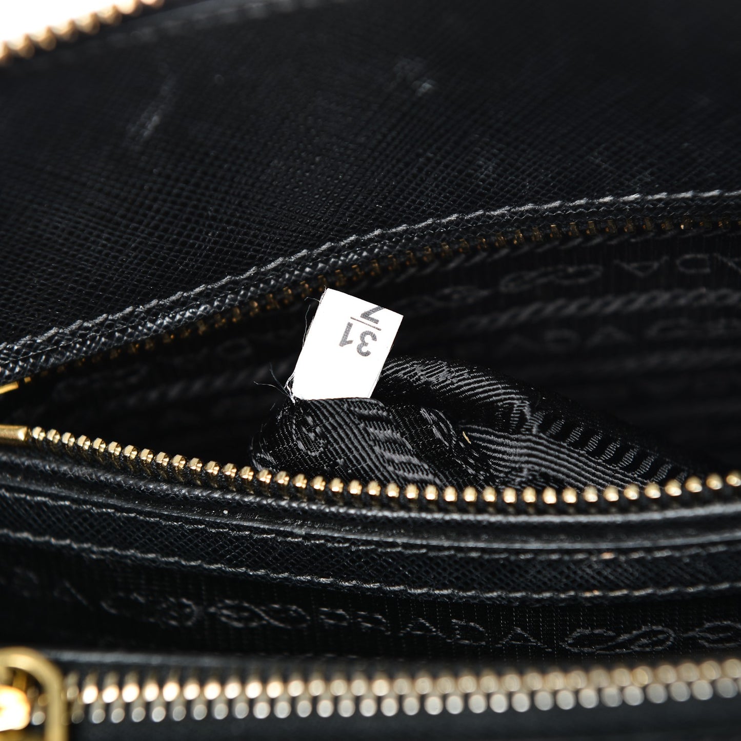 Saffiano Lux Medium Promenade Tote Black