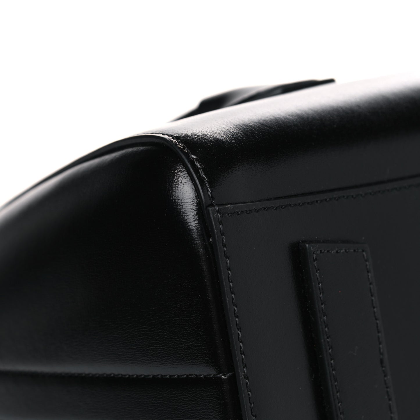 Box Calfskin Medium Lock Antigona Black