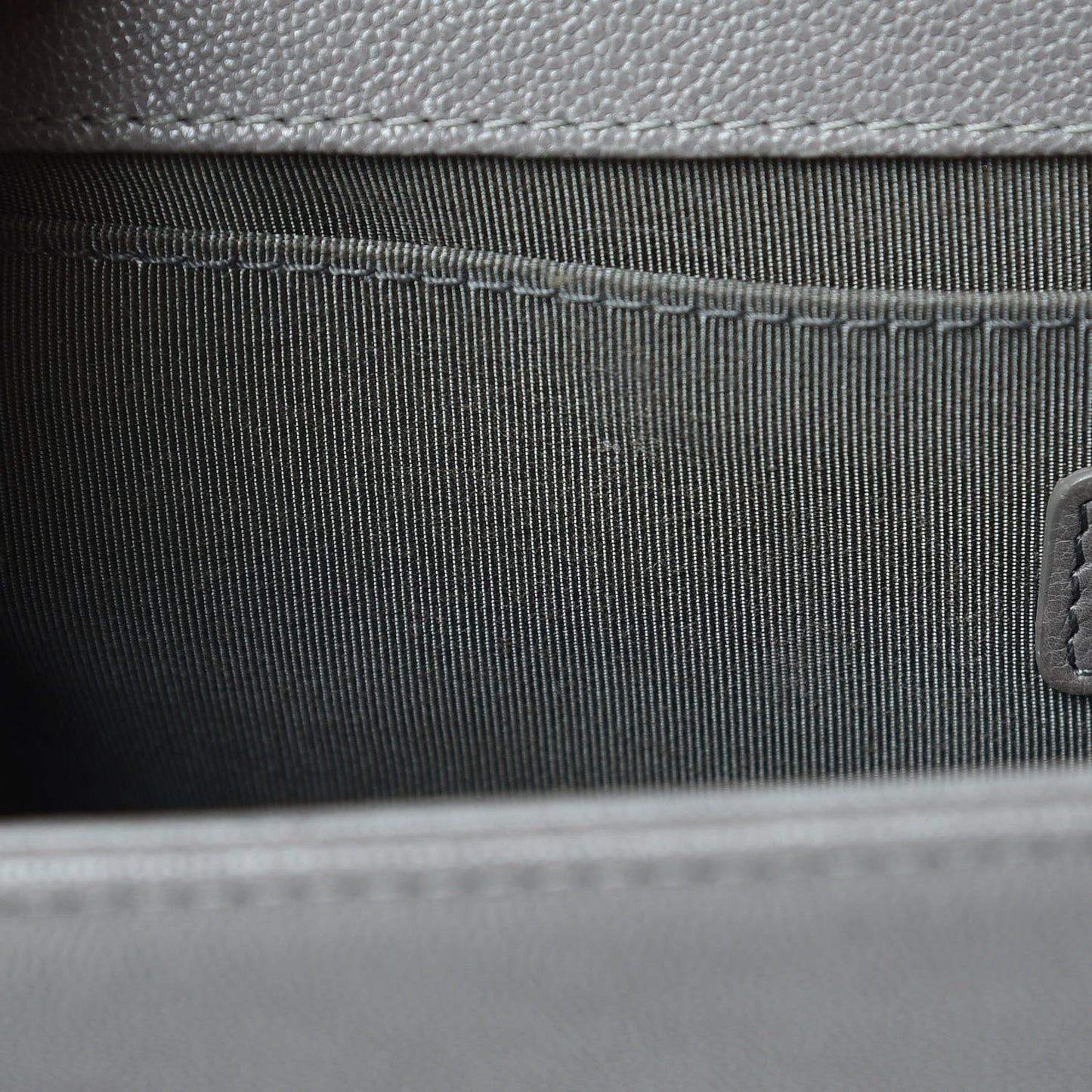 Caviar Quilted Medium Boy Flap Grey