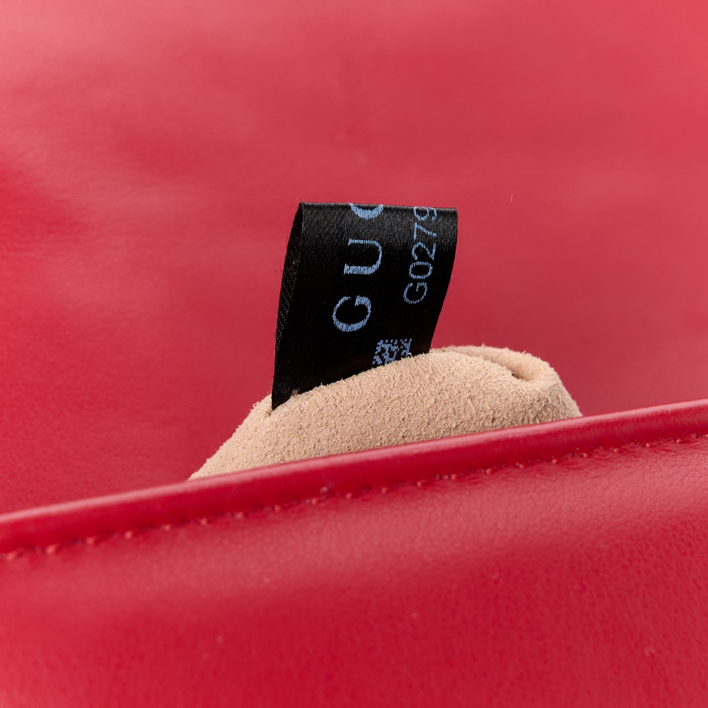 Calfskin Matelasse Small GG Marmont Shoulder Bag Hibiscus Red