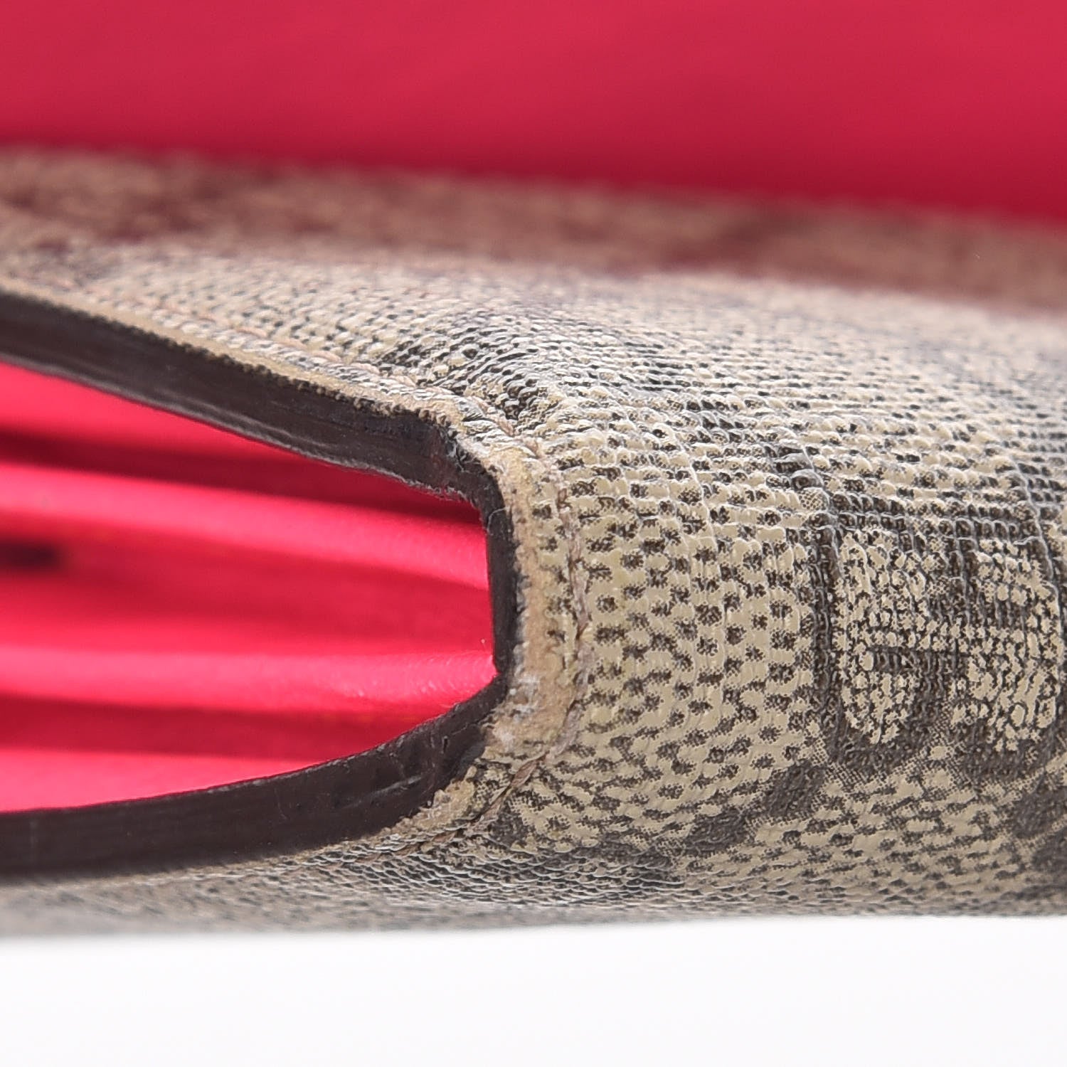 Gucci GG Supreme Monogram Continental Heart Wallet Fluorescent Fuchsia 10 of 12