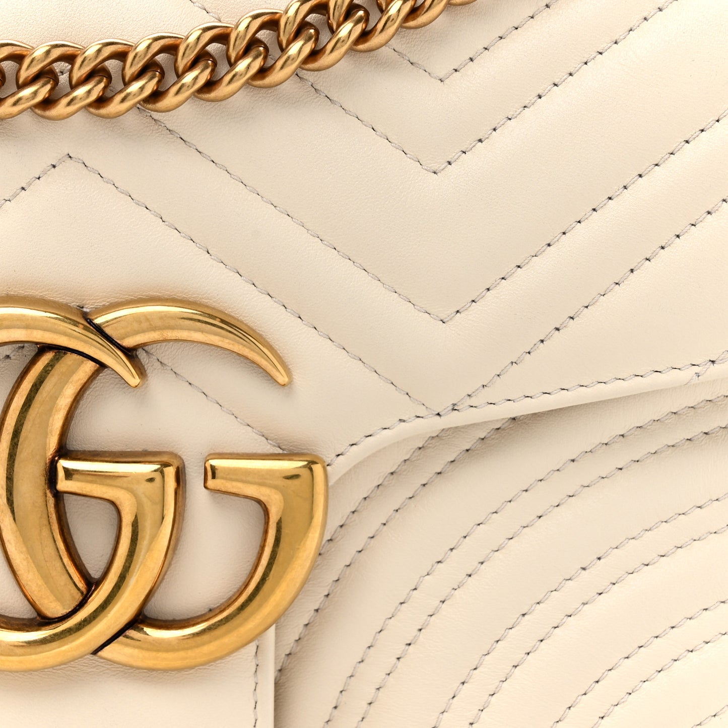 Calfskin Matelasse Medium GG Marmont Shoulder Bag White