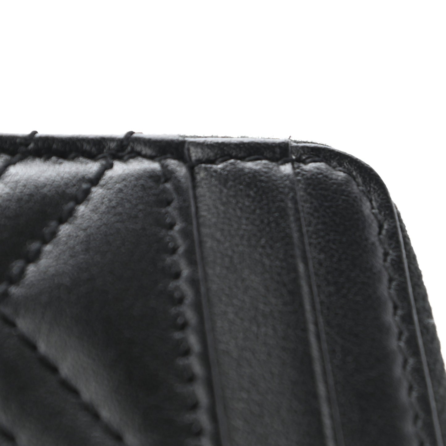 Calfskin Matelasse GG Marmont Zip Around Card Case Black