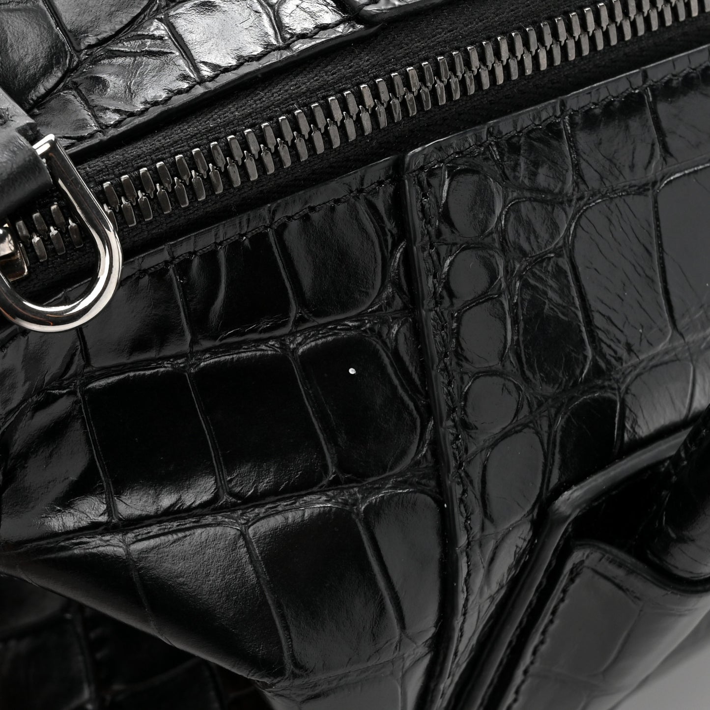 Calfskin Crocodile Embossed Medium Soft Antigona Black
